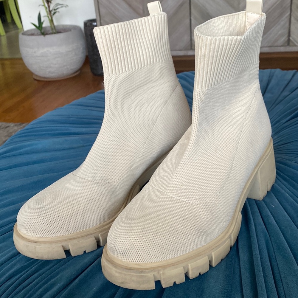 Forever 21 lug sole sock boots bootie beige ivory bone winter white 👢 38.5 8.5